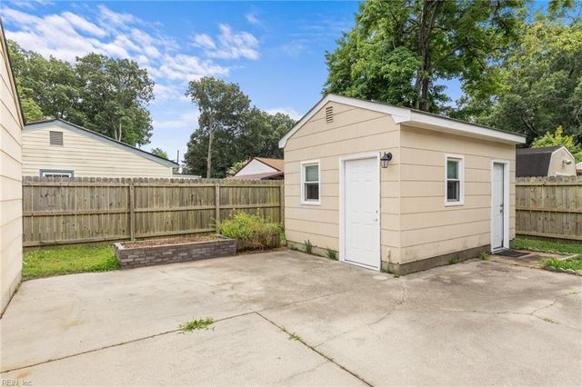 300 Garrison PL, Virginia Beach, VA 23452