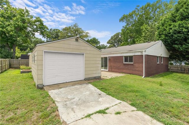 300 Garrison PL, Virginia Beach, VA 23452