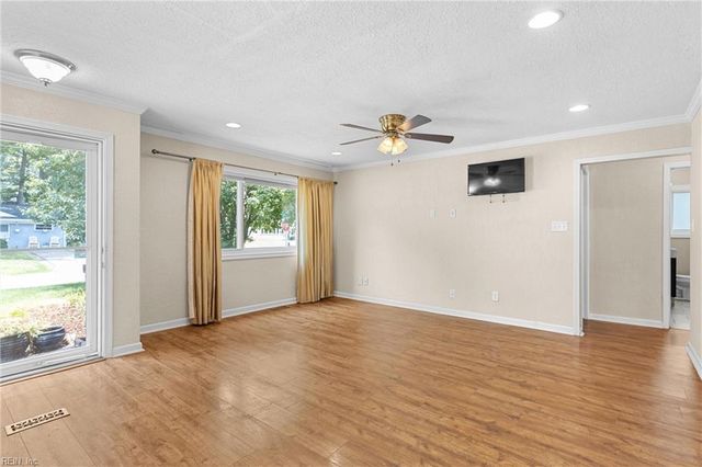 300 Garrison PL, Virginia Beach, VA 23452