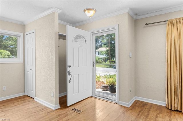 300 Garrison PL, Virginia Beach, VA 23452