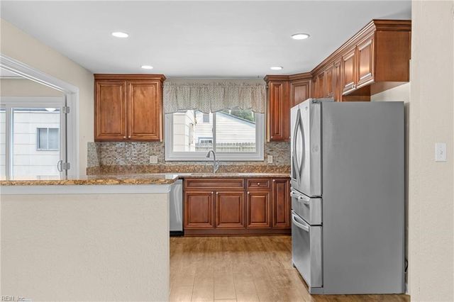 300 Garrison PL, Virginia Beach, VA 23452