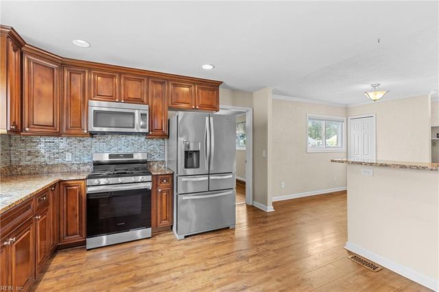 300 Garrison PL, Virginia Beach, VA 23452