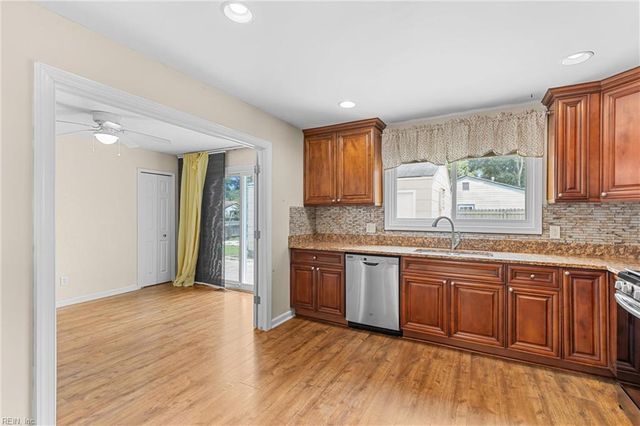 300 Garrison PL, Virginia Beach, VA 23452