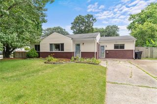 300 Garrison PL, Virginia Beach, VA 23452