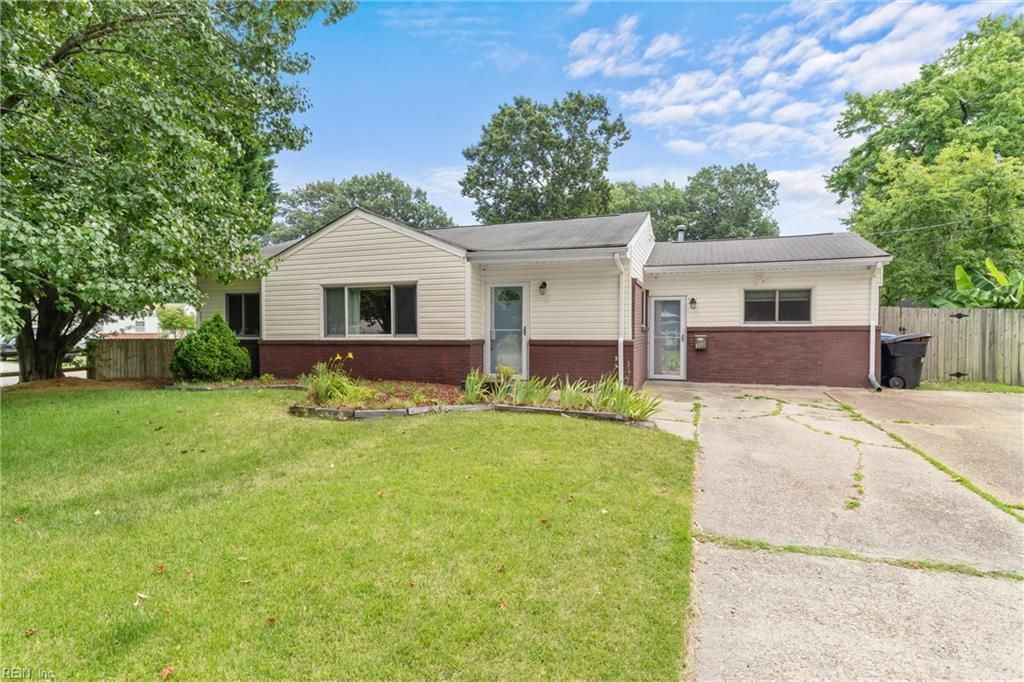 300 Garrison PL, Virginia Beach, VA 23452