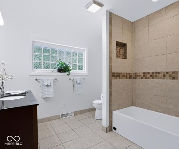 824 S Eastside Drive, Bloomington, IN 47401