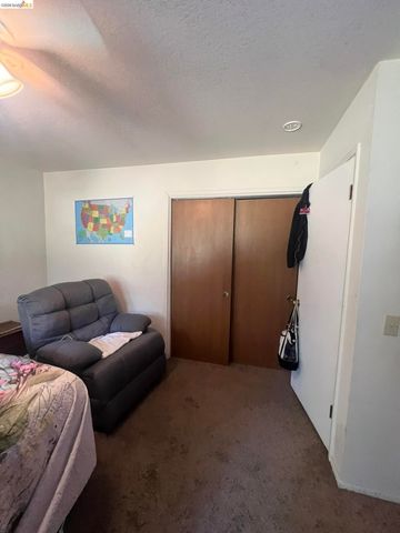 18222 Hammer Ln, Tuolumne, CA 95379