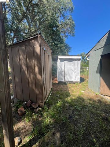 18222 Hammer Ln, Tuolumne, CA 95379