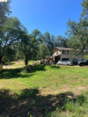 18222 Hammer Ln, Tuolumne, CA 95379
