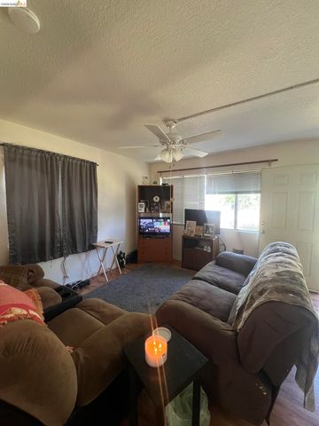 18222 Hammer Ln, Tuolumne, CA 95379