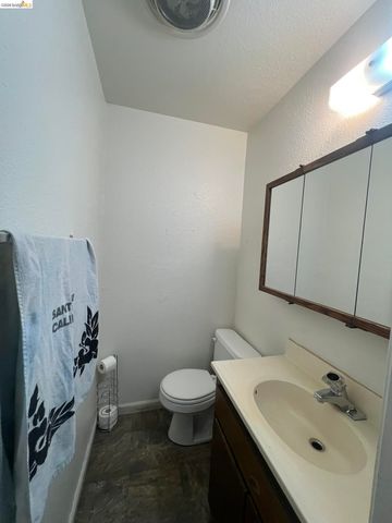18222 Hammer Ln, Tuolumne, CA 95379