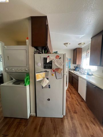 18222 Hammer Ln, Tuolumne, CA 95379