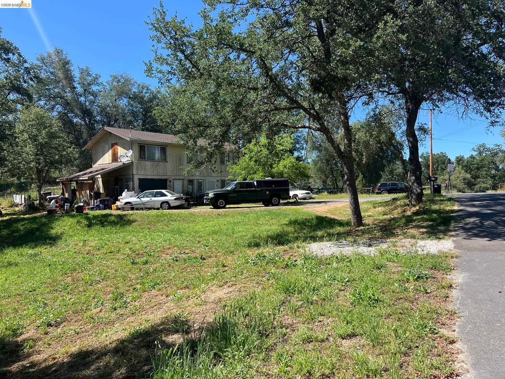 18222 Hammer Ln, Tuolumne, CA 95379
