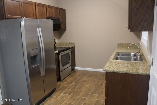 1013 Bassett Drive, C, Mccomb, MS 39648