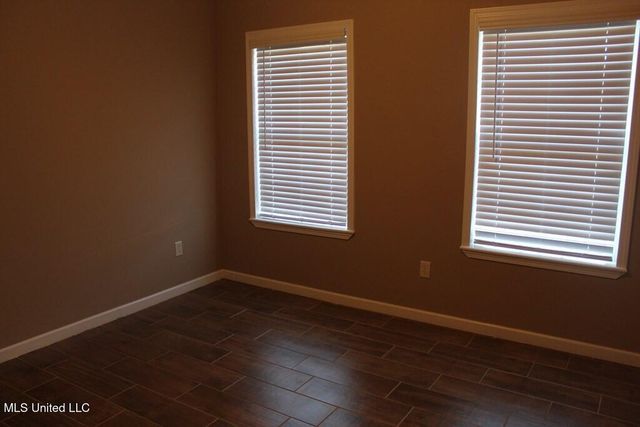 1013 Bassett Drive, C, Mccomb, MS 39648