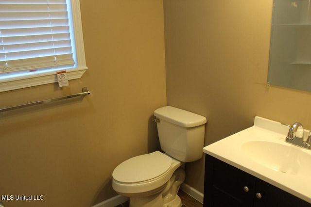 1013 Bassett Drive, C, Mccomb, MS 39648