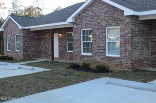 1013 Bassett Drive, C, Mccomb, MS 39648