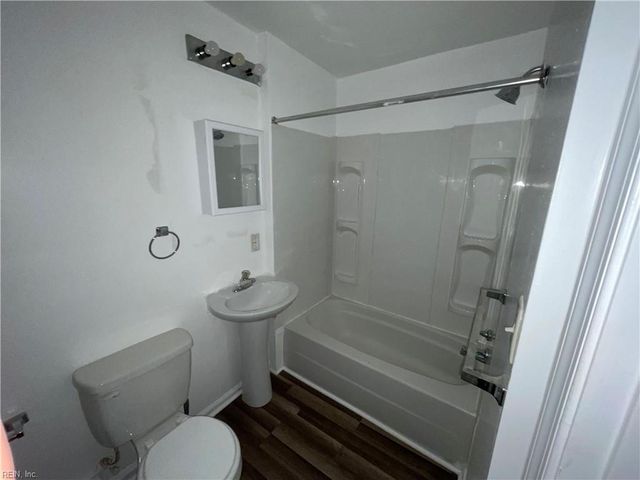 122 Channing Ave Apt 1, Portsmouth, VA 23702