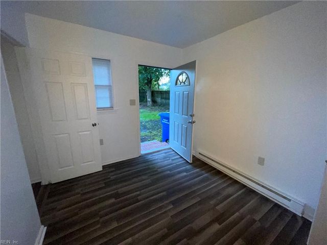 122 Channing Ave Apt 1, Portsmouth, VA 23702