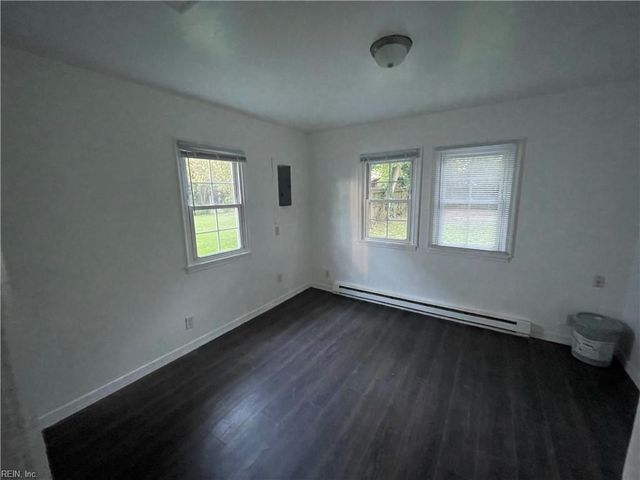 122 Channing Ave Apt 1, Portsmouth, VA 23702