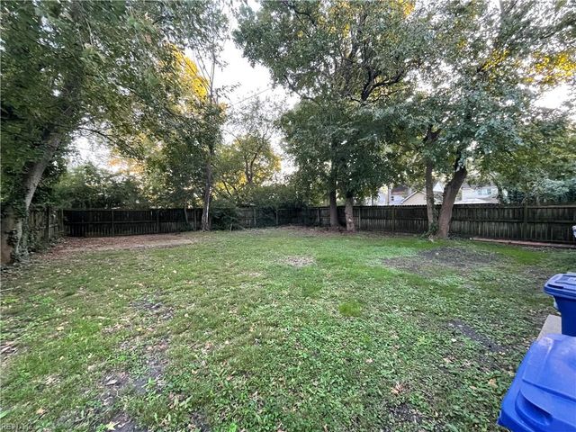 122 Channing Ave Apt 1, Portsmouth, VA 23702