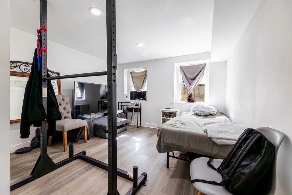 Image 11 of property listing at 5233 S Racine Street, Chicago, IL 60609