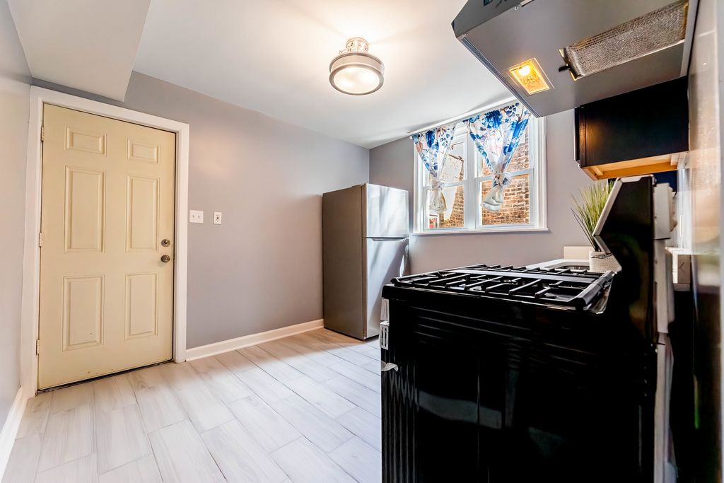 Image 19 of property listing at 5233 S Racine Street, Chicago, IL 60609