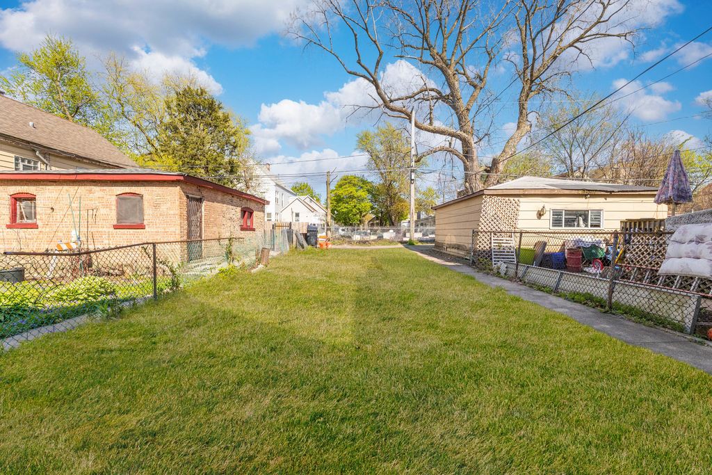 Image 22 of property listing at 5233 S Racine Street, Chicago, IL 60609