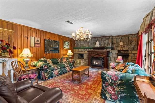 5008 SE Dianne Drive, Acworth, GA 30102