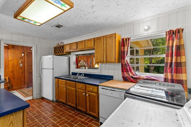 5008 SE Dianne Drive, Acworth, GA 30102