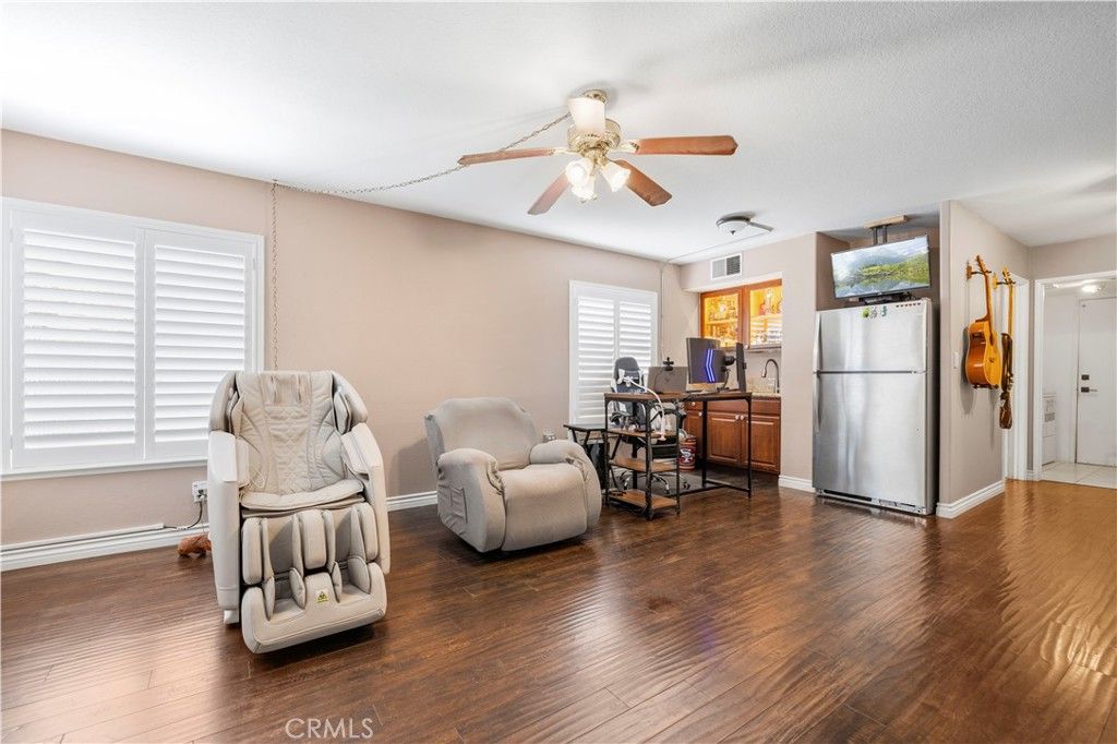 Image 11 of property listing at 42443 Breeze, Lancaster, CA 93536