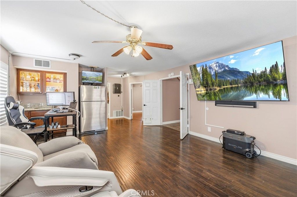 Image 12 of property listing at 42443 Breeze, Lancaster, CA 93536
