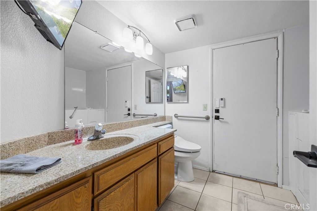 Image 16 of property listing at 42443 Breeze, Lancaster, CA 93536