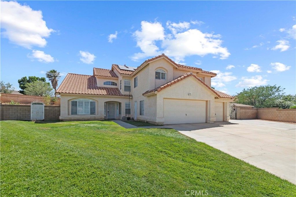 Image 2 of property listing at 42443 Breeze, Lancaster, CA 93536