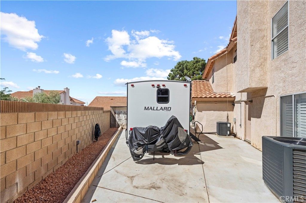 Image 54 of property listing at 42443 Breeze, Lancaster, CA 93536