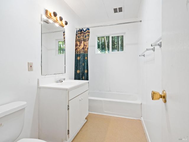 22201 Mountain View Rd, Boonville, CA 95415