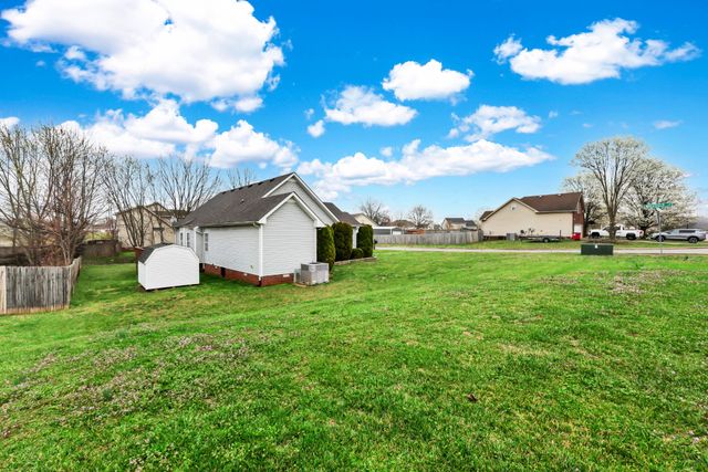 3700 Wheatfield Ln, Clarksville, TN 37040