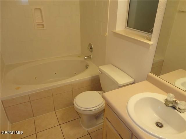 5729 GREEN CASTLE Road, El Paso, TX 79932