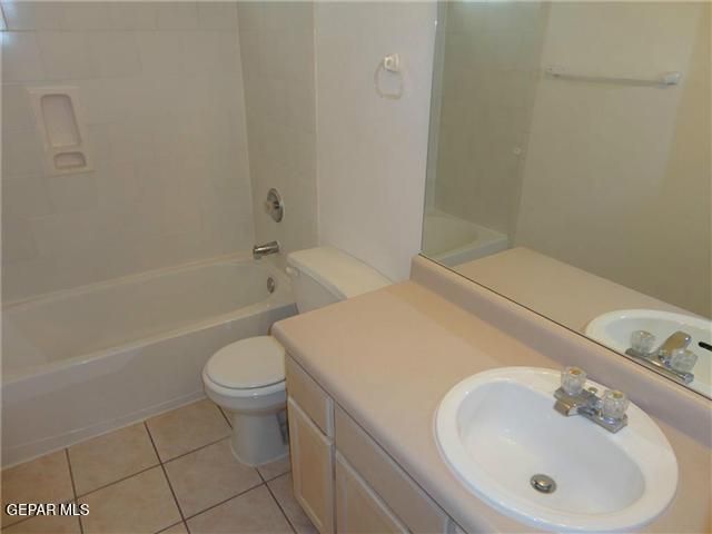 5729 GREEN CASTLE Road, El Paso, TX 79932