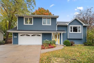 2359 Hilo Avenue N, Oakdale, MN 55128