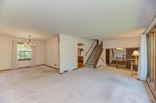 910 W White Oak Street, Arlington Heights, IL 60005