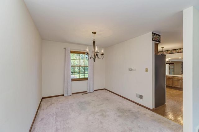 910 W White Oak Street, Arlington Heights, IL 60005
