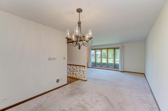 910 W White Oak Street, Arlington Heights, IL 60005