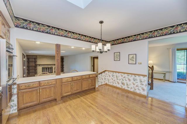 910 W White Oak Street, Arlington Heights, IL 60005