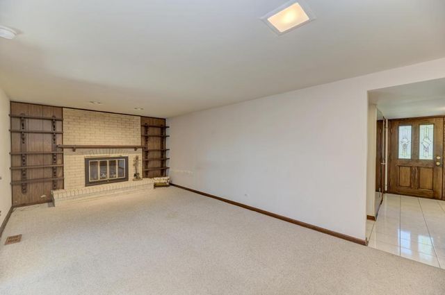 910 W White Oak Street, Arlington Heights, IL 60005