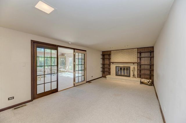 910 W White Oak Street, Arlington Heights, IL 60005