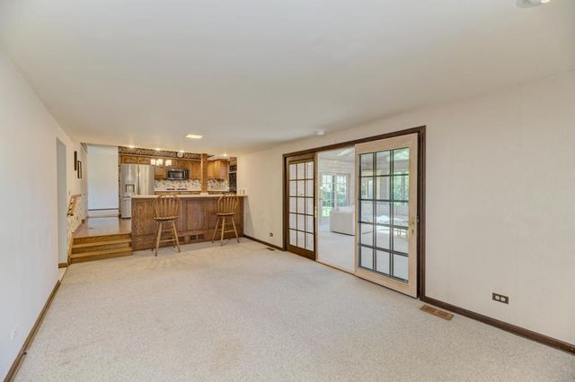 910 W White Oak Street, Arlington Heights, IL 60005