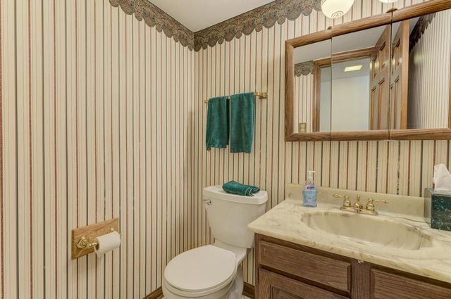 910 W White Oak Street, Arlington Heights, IL 60005