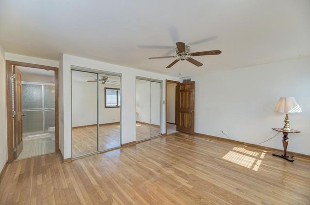 910 W White Oak Street, Arlington Heights, IL 60005