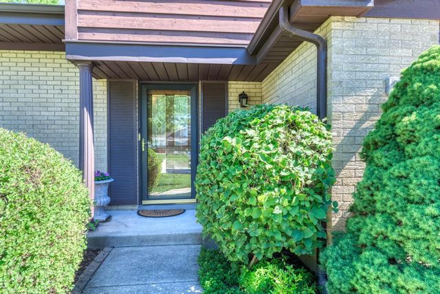 910 W White Oak Street, Arlington Heights, IL 60005